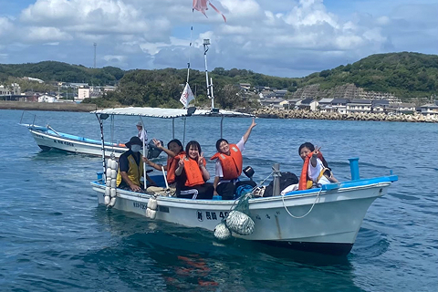 無人島へチャーター船で移動