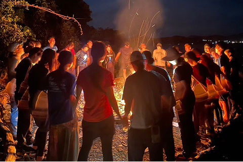 キャンプファイヤー