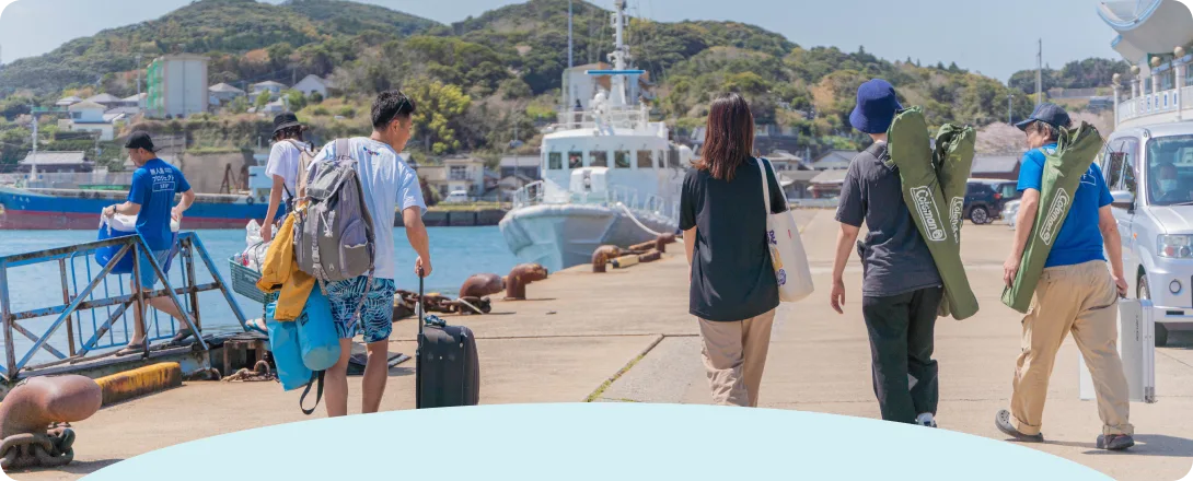 写真：港での旅行サポートの様子